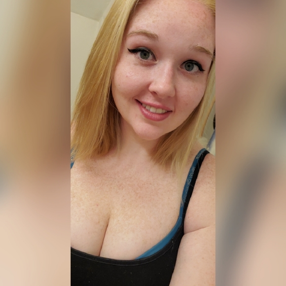 Meet your Posher, Nichole - Picture 3 of 4